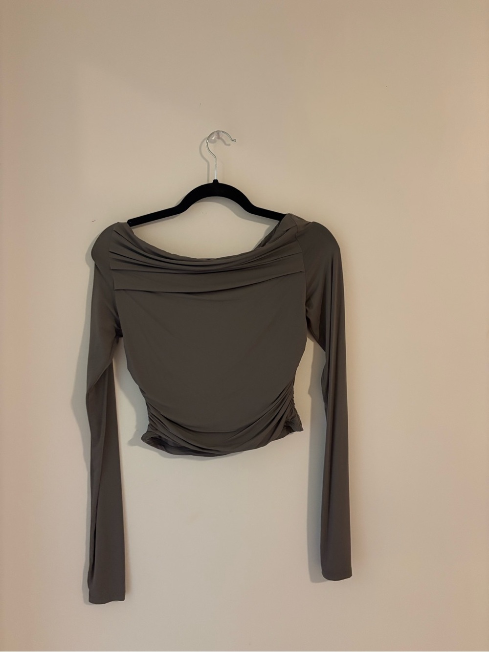 hazel Off-Shoulder Ruched Long Sleeve Top - Gray